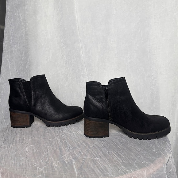 Carlos by Carlos Santana Black w/ Brown Chunky Block Heel Ankle Boots Gill - Picture 5 of 16